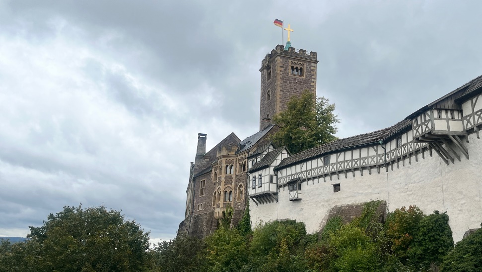 Wartburg with a tower

Description automatically generated